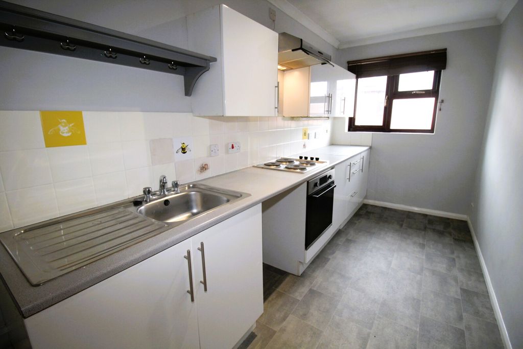 Property photo 3 of 6 Kitchen