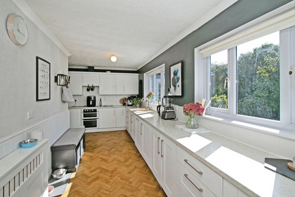 Property photo 3 of 28 Kitchen