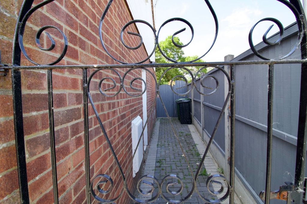 Property photo 2 of 23