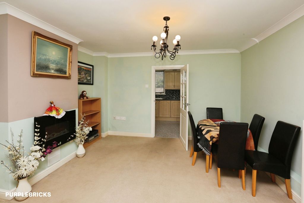 Property photo 3 of 36