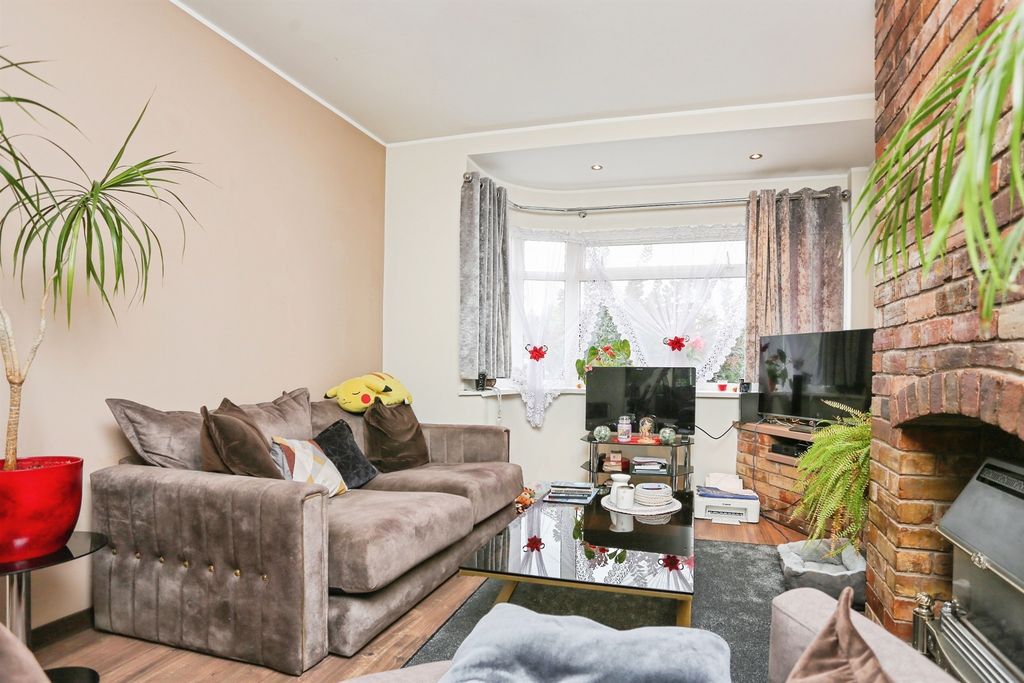 Property photo 2 of 17