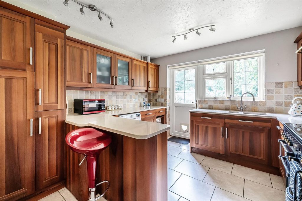 Property photo 2 of 11 .Leaside-7.Jpg