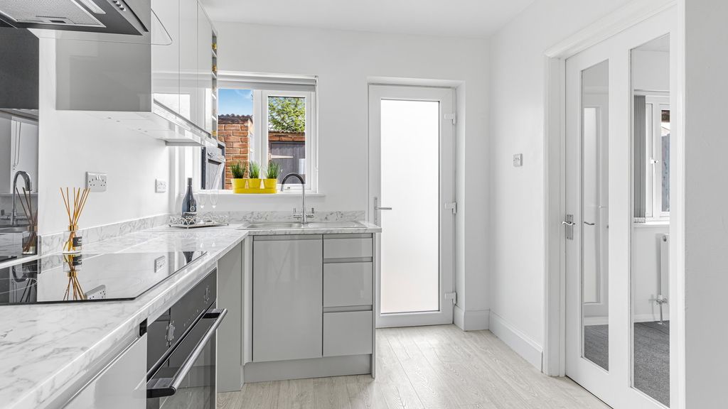 Property photo 3 of 25