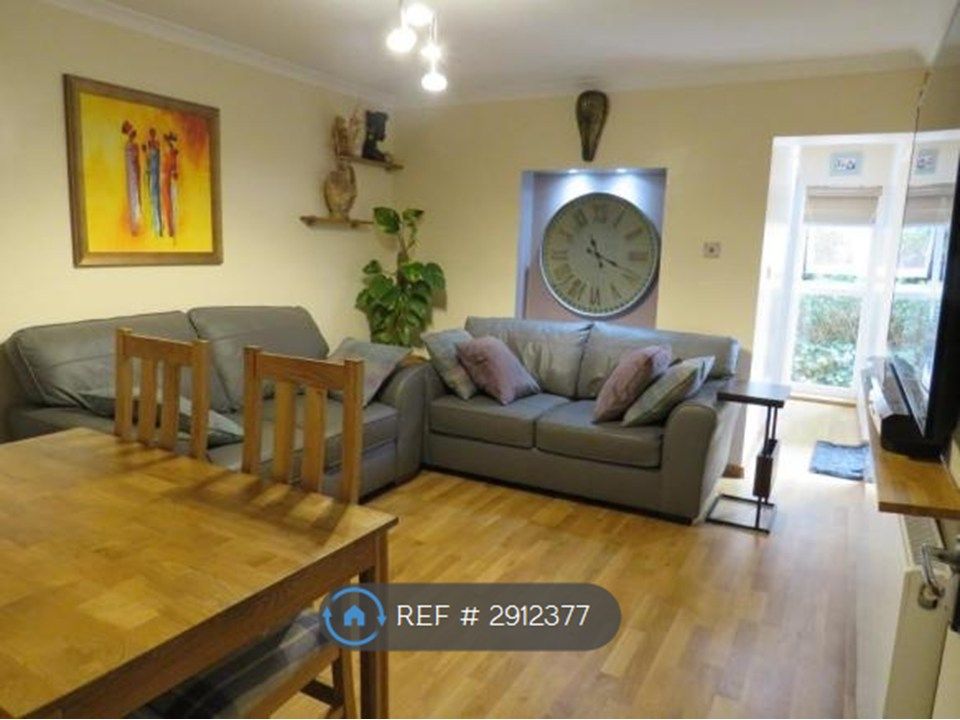 Property photo 1 of 7 Living Room