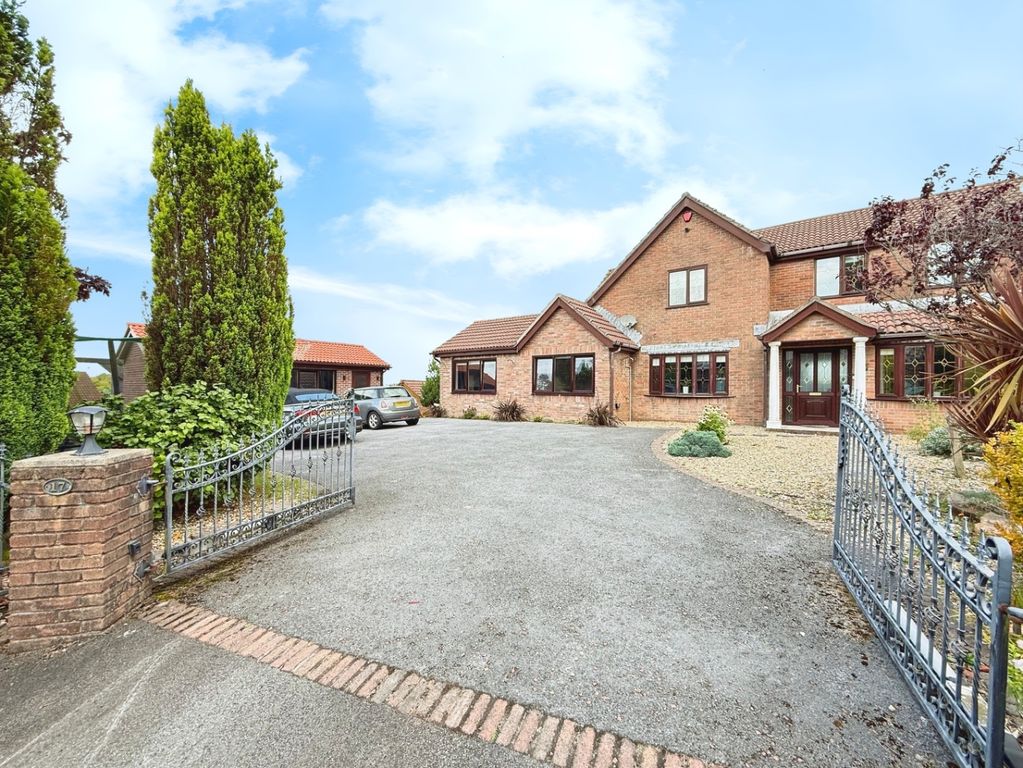 Property photo 3 of 45 4375785