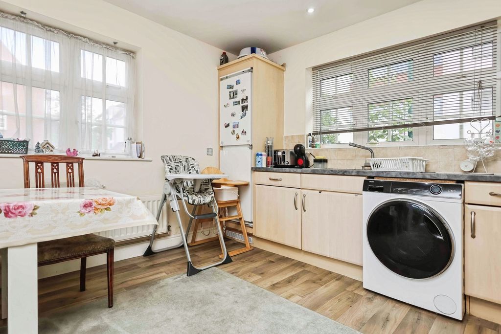 Property photo 3 of 17 Kitchen Diner