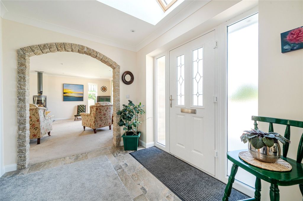 Property photo 3 of 16 Picture No. 02