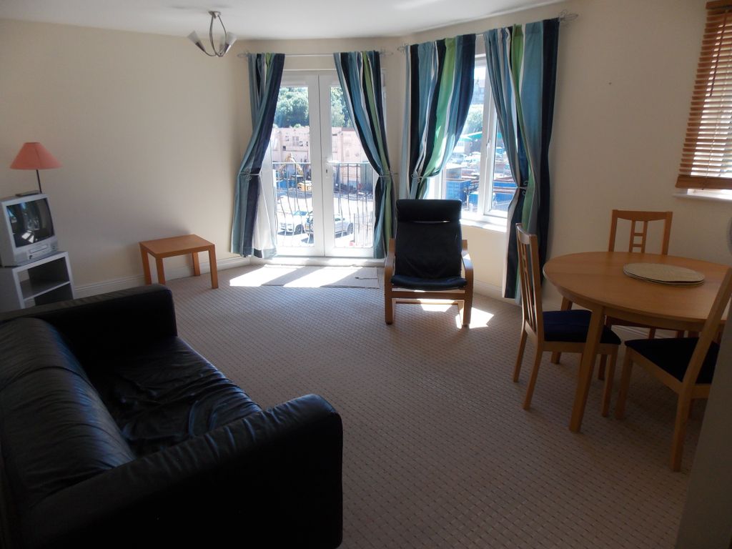 Property photo 3 of 9 Bristol Doundney Court 74 Living Room