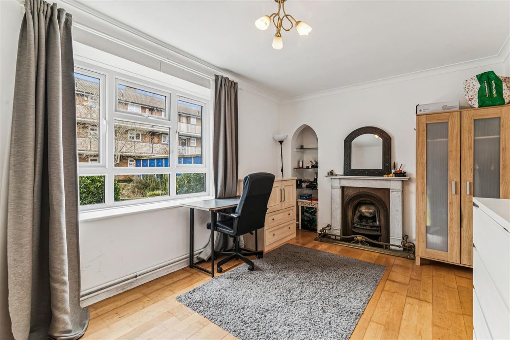 Property photo 1 of 11 For Sale - St Albans Avenue, W4