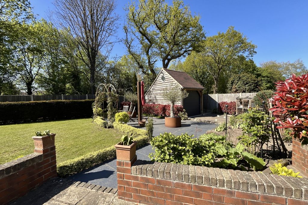 Property photo 2 of 39 36