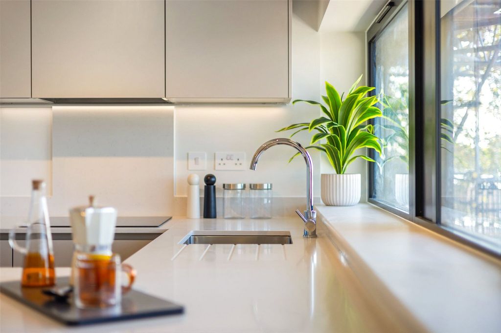 Property photo 3 of 8 Show Home