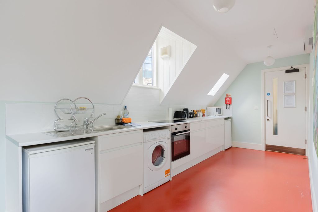 Property photo 2 of 40