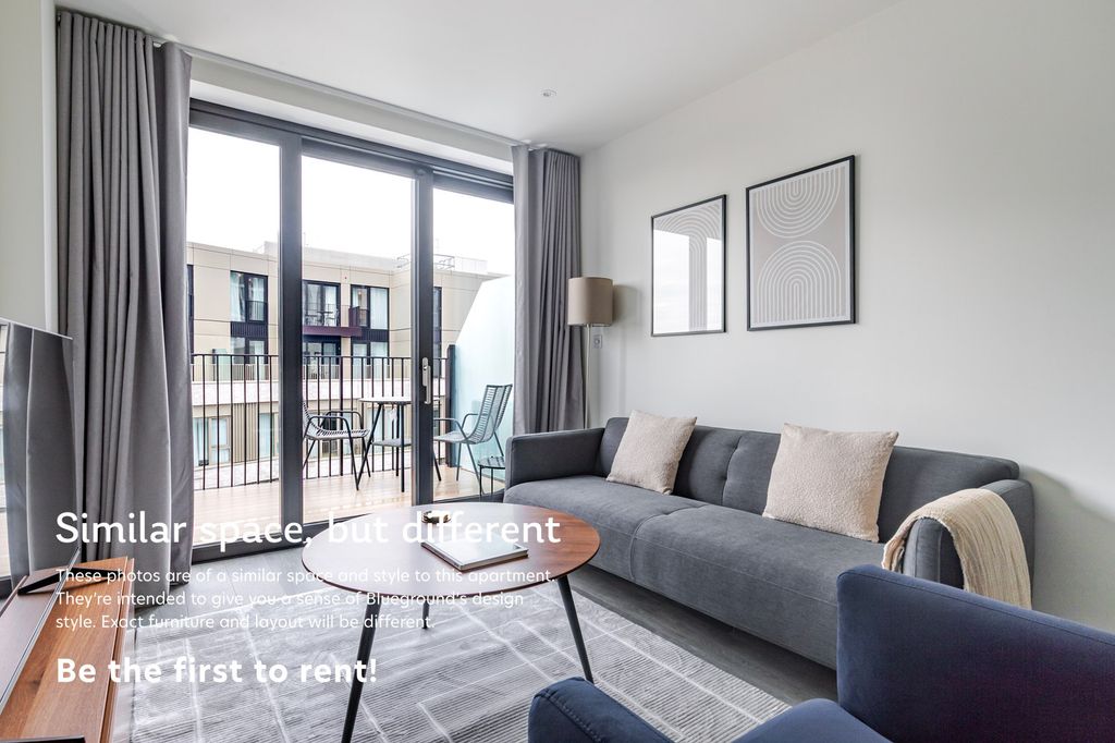 Property photo 1 of 19 Living Room