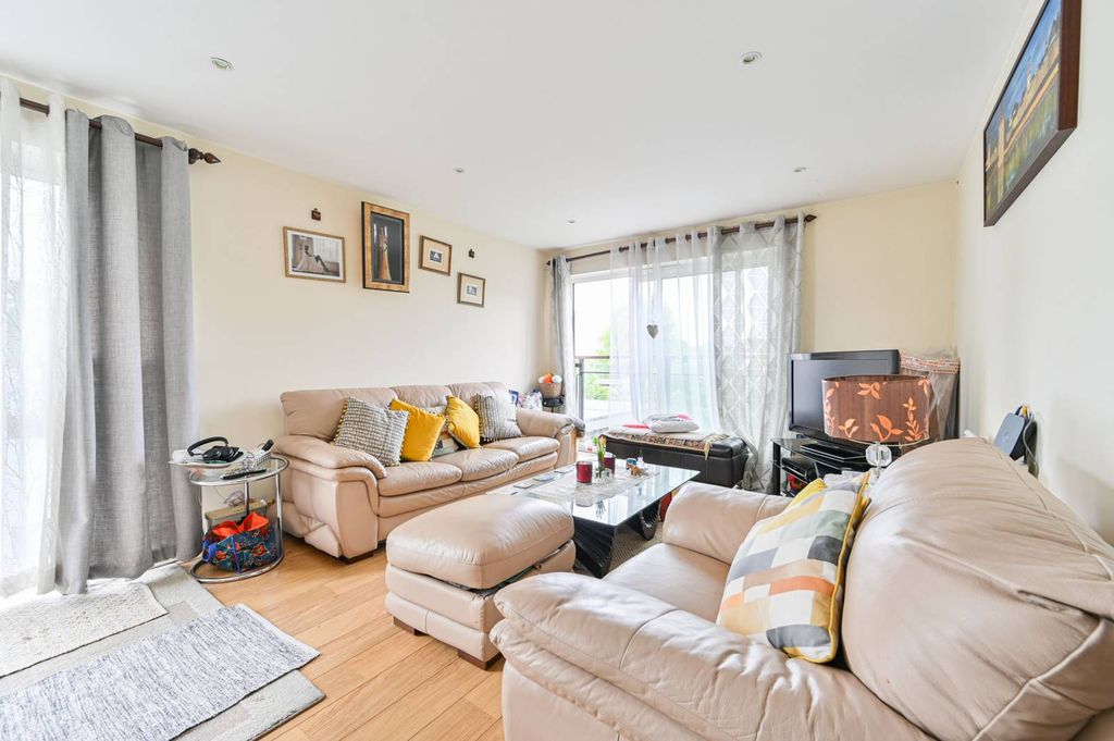 Property photo 3 of 7