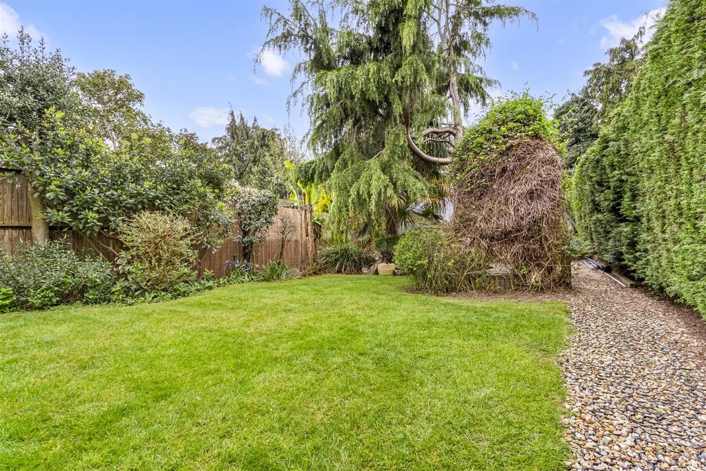 Property photo 2 of 31 17 Pines Avenue-024.Jpg