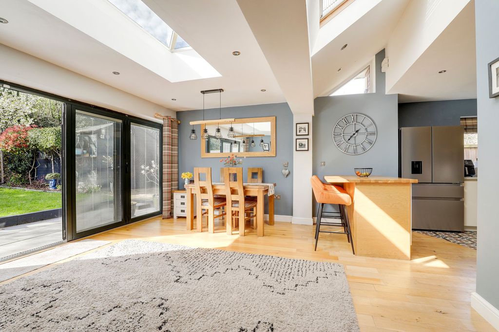 Property photo 3 of 27