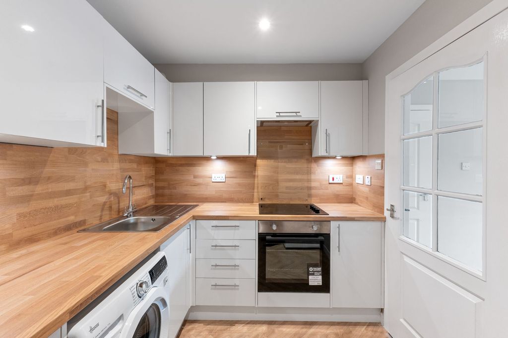 Property photo 2 of 18 Kitchen
