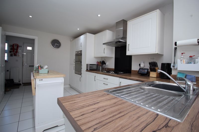 Property photo 3 of 14 Kitchen