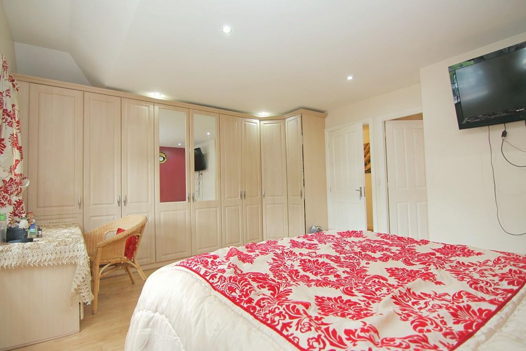 Additional image 18 of 5 bed detached house for saleSycamore Chase, Pudsey LS28