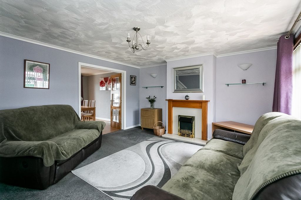 Property photo 2 of 33