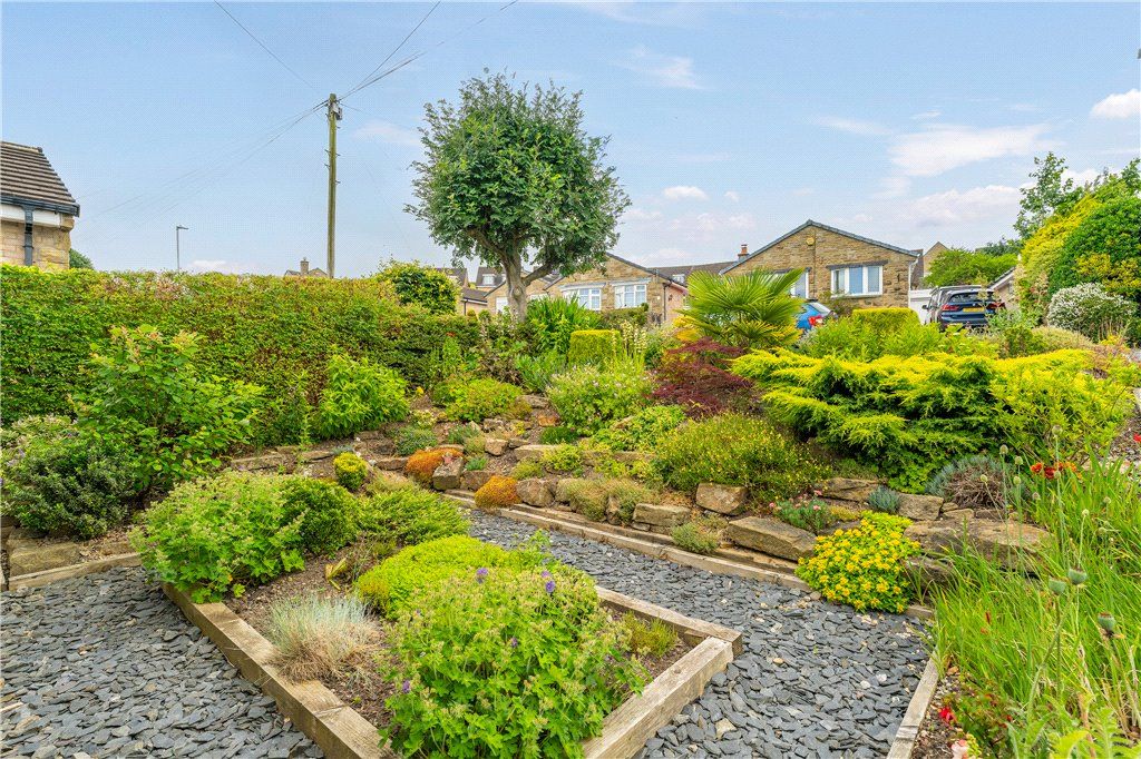 Property photo 2 of 25 Gardens
