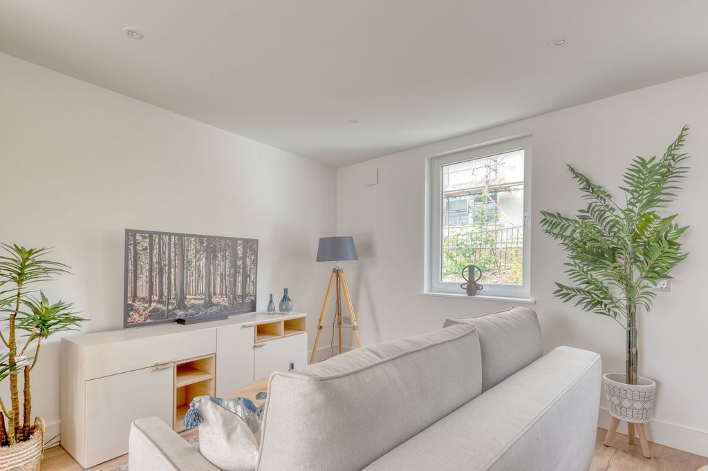 Additional image 10 of 2 bed flat for sale6 Apex Apartments, St Helier JE2