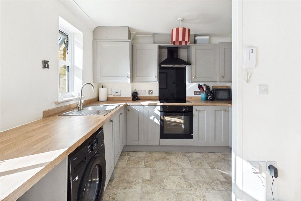 Property photo 2 of 11 Picture No. 08