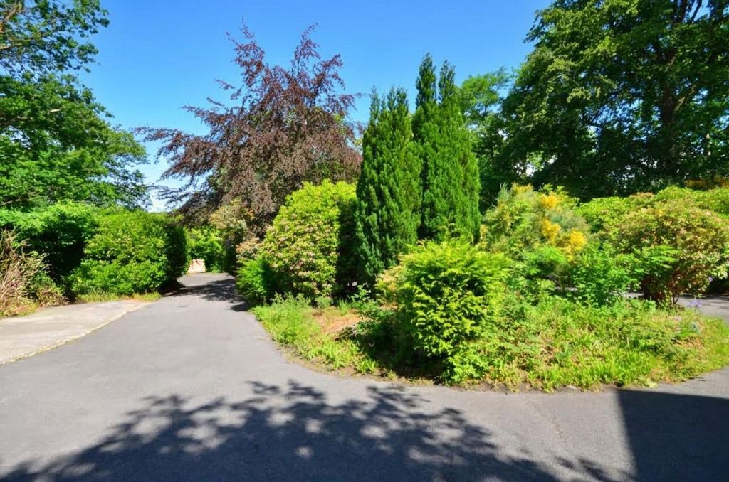 Property photo 2 of 8 Drive And Gardens Use.Jpg