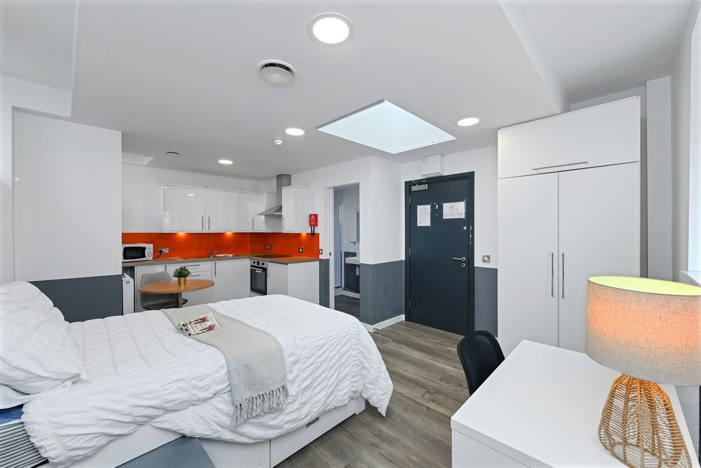 Property photo 1 of 4 (Main)