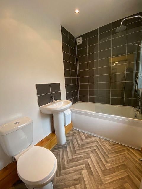 Property photo 3 of 21 Bathroom
