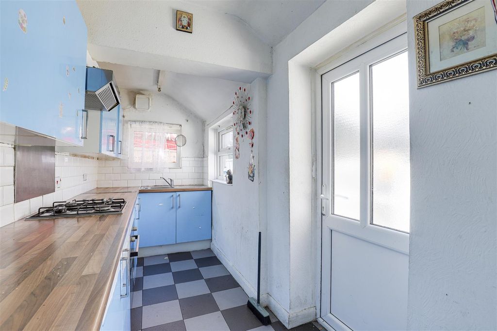 Property photo 2 of 13 3365.Jpg