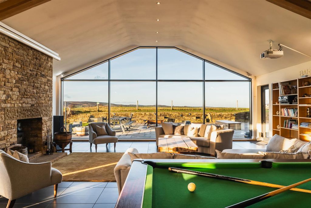 Property photo 1 of 35 Living/Dining Room