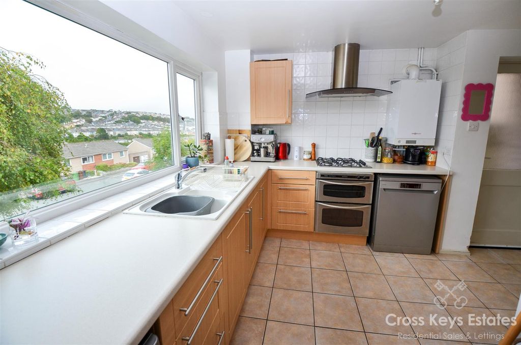 Property photo 2 of 24 Kitchen