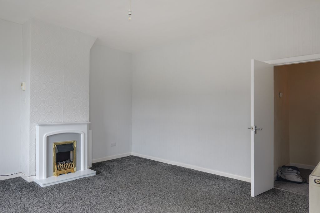 Property photo 2 of 26