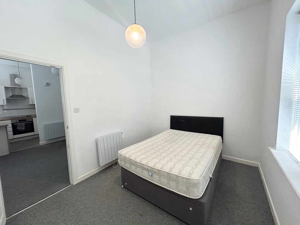 Property photo 3 of 10 Bedroom