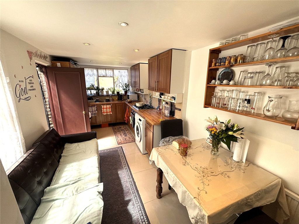 Property photo 3 of 16 Picture No. 05