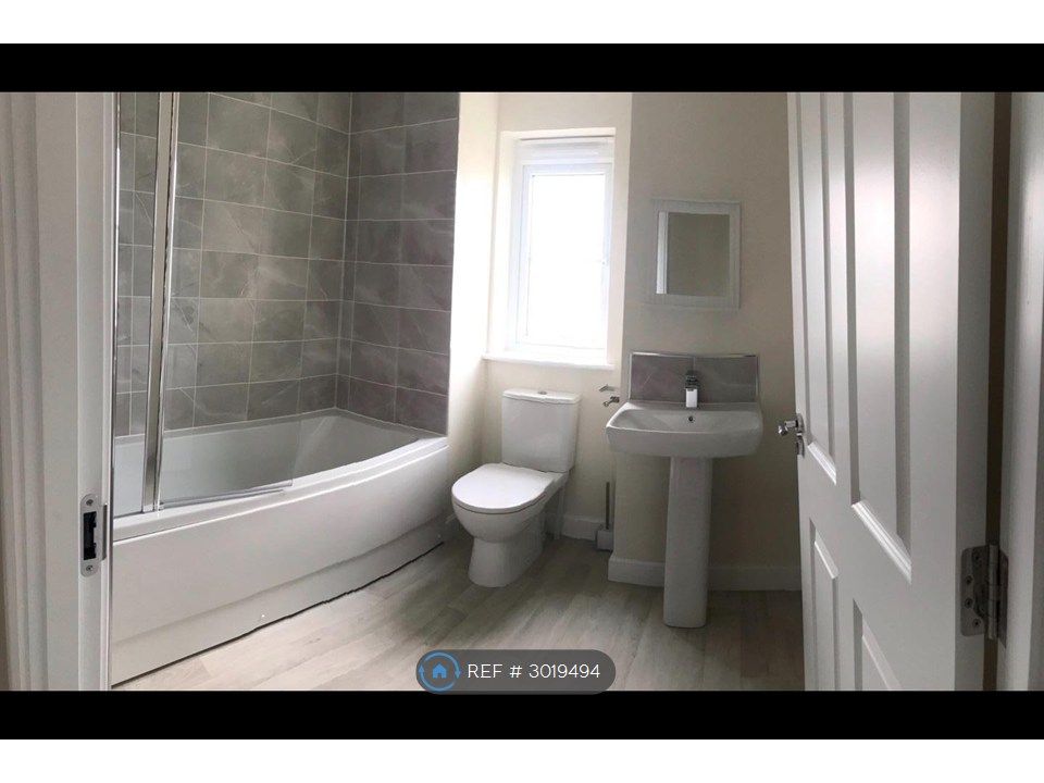 Property photo 2 of 14 Family Bathroom