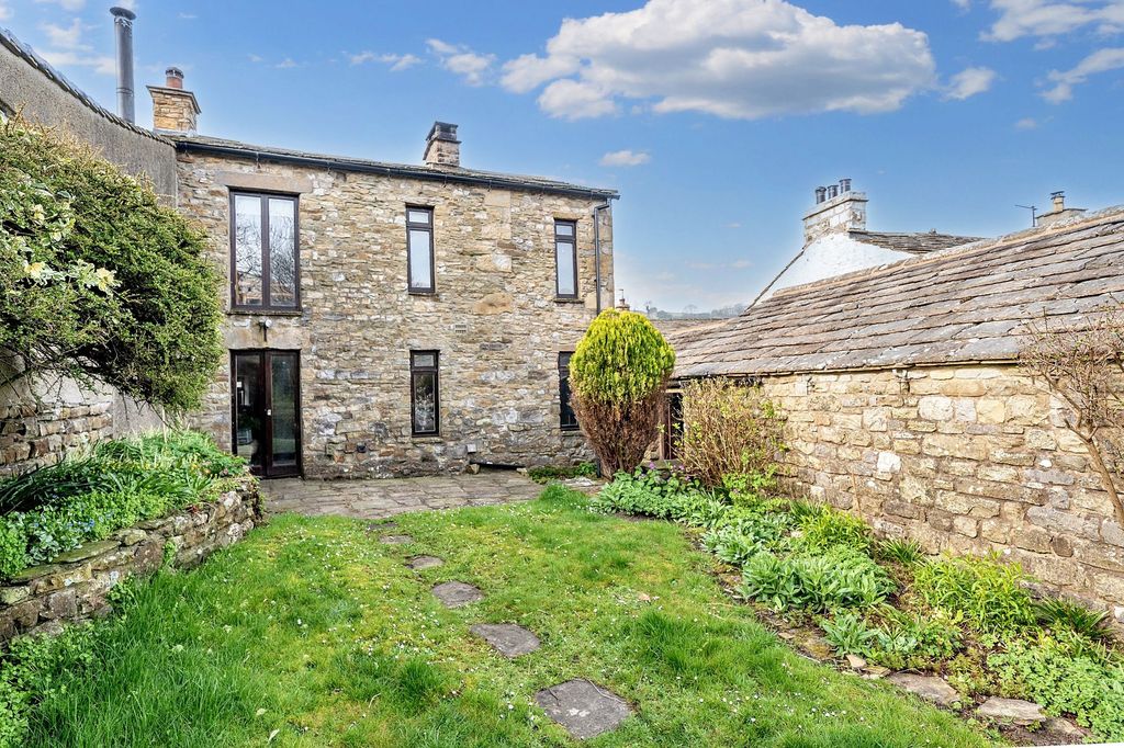 Property photo 1 of 21