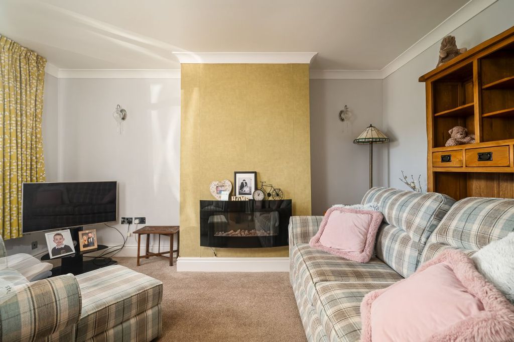 Property photo 3 of 19