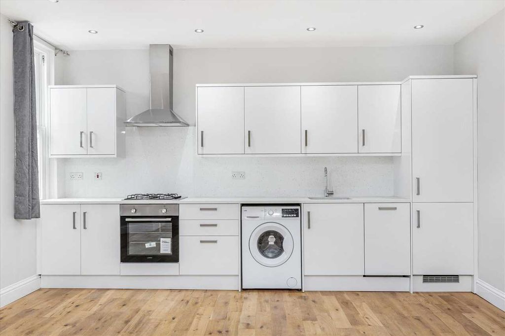 Property photo 3 of 7 Kitchen