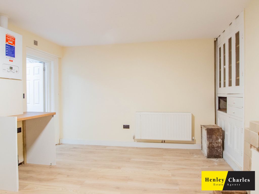 Property photo 2 of 5 Pc068092