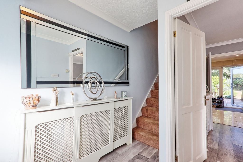 Property photo 2 of 32