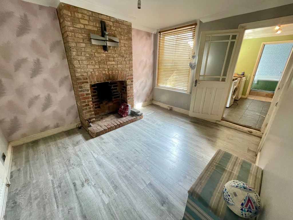 Property photo 3 of 9 4976623