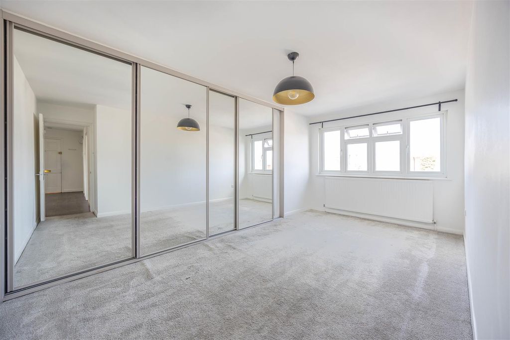 Property photo 3 of 9 Bedroom 1