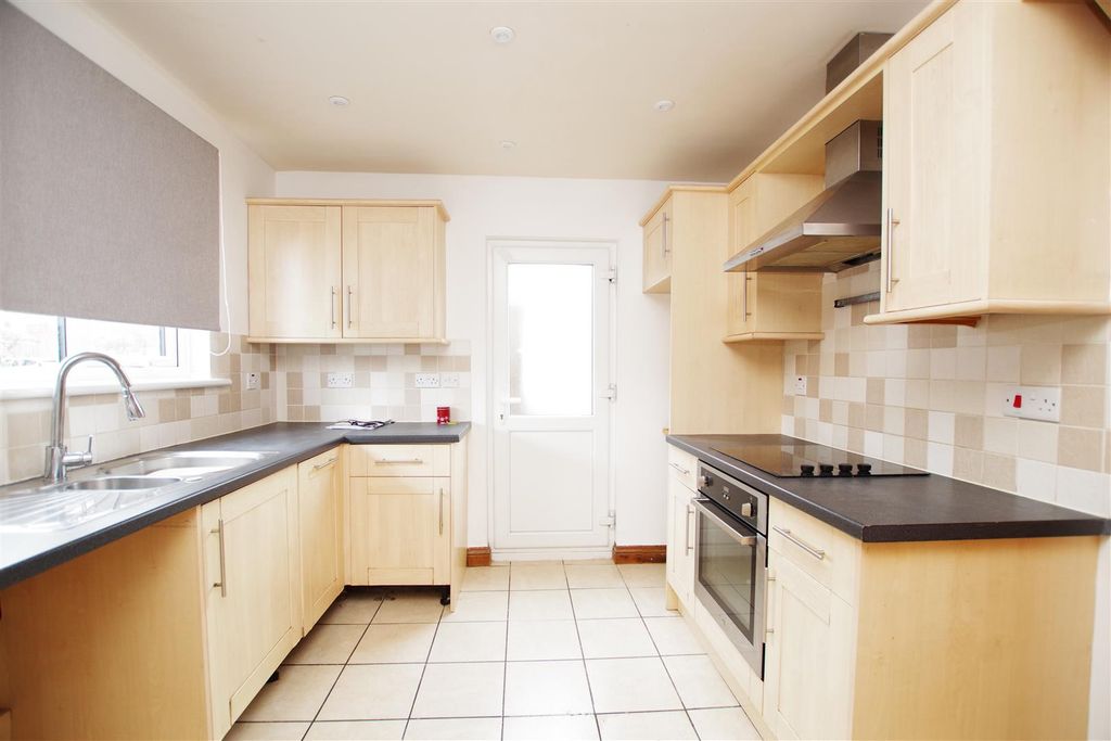 Property photo 3 of 13 Kitchen