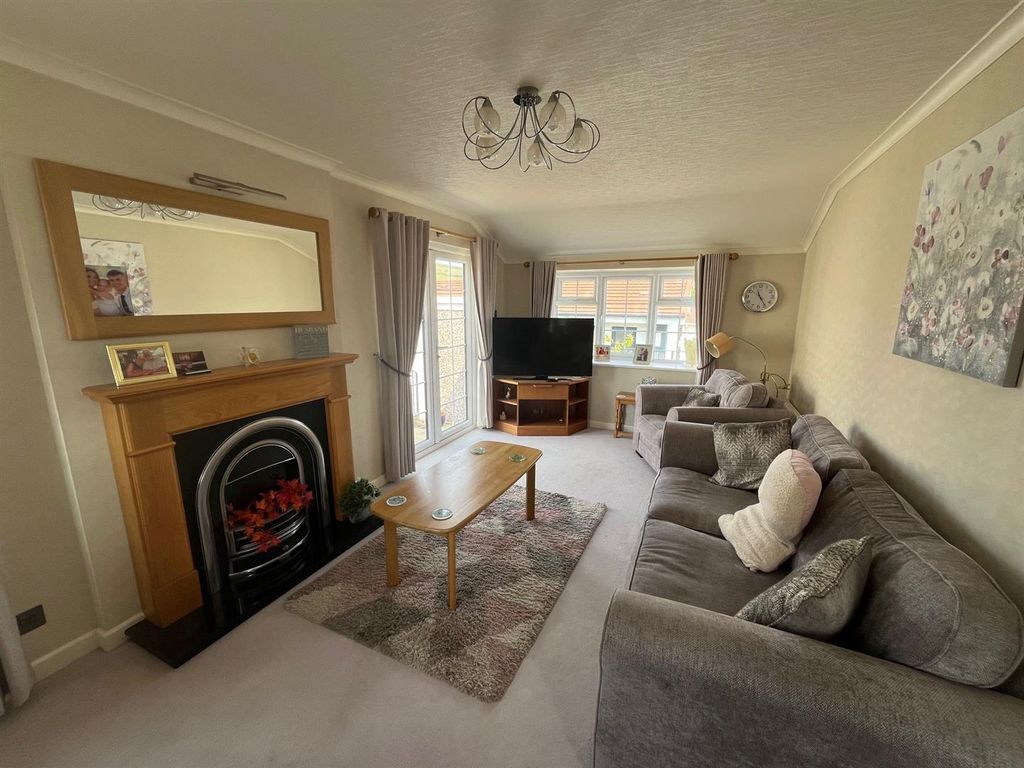 Property photo 3 of 22 4234 Lounge.Jpg