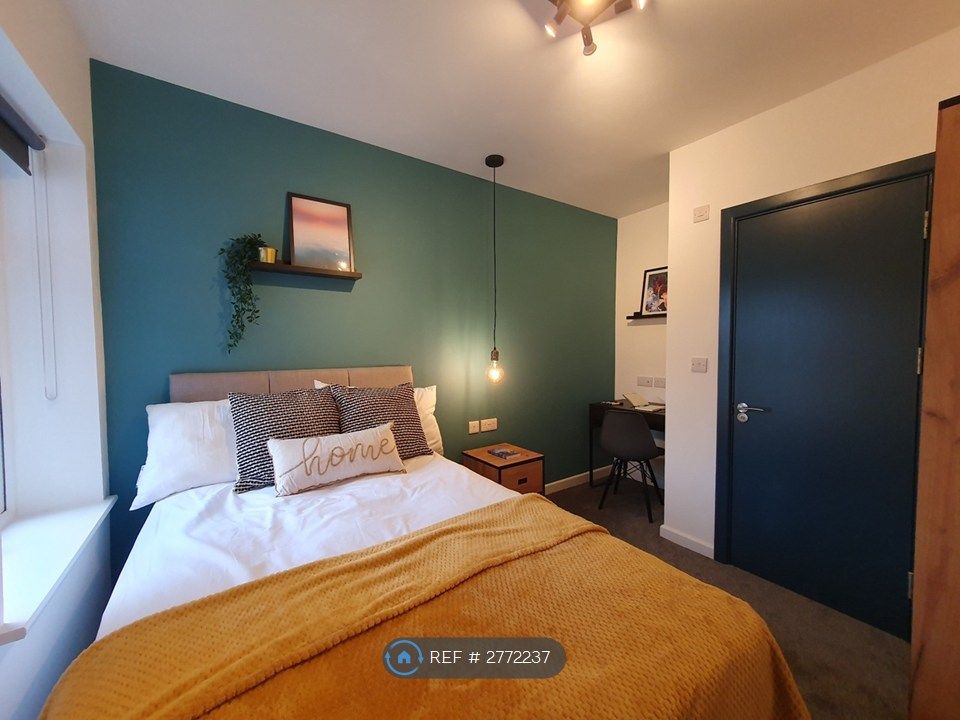 Property photo 2 of 9 Room 3 With Private Ensuite Bathroom