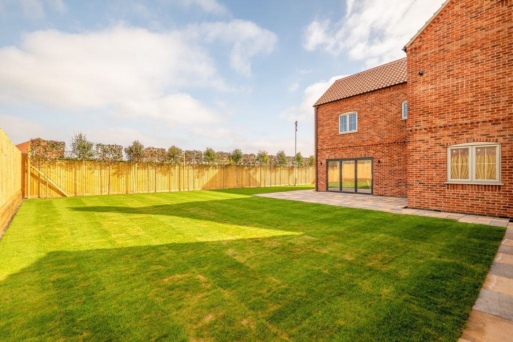 Property photo 2 of 33 4278823