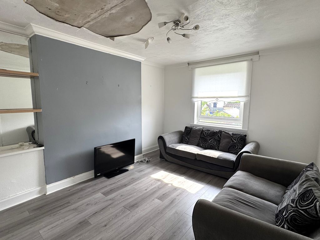 Property photo 3 of 10 3