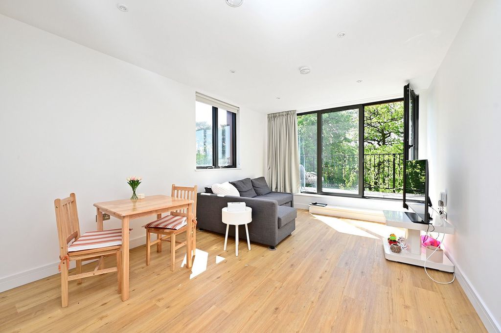 Property photo 2 of 7 Living Space